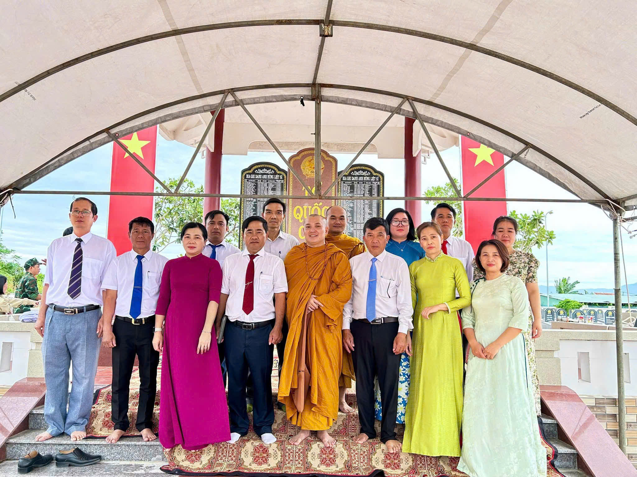 An Nhơn: Tịnh xá Ngọc Duyên tổ chức Lễ cầu siêu tưởng niệm Anh hùng Liệt sĩ tại Nghĩa trang Liệt sĩ Nhơn Mỹ và Nhơn Hậu